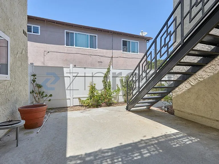 213 E Acacia St #A — Photo 13