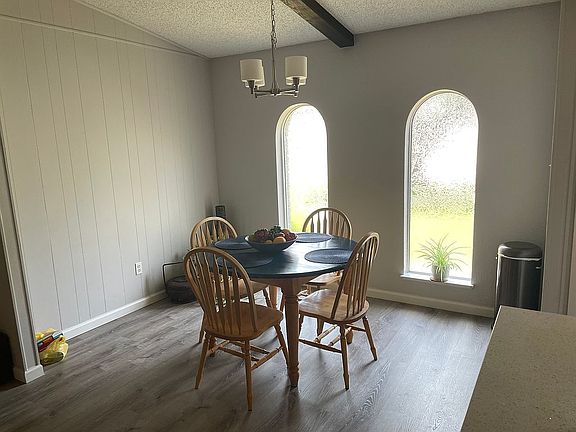 2nd image of 1385 Poppy Ln
