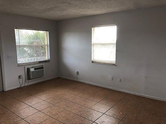 4th image of 1417 N Federal Hwy APT 4