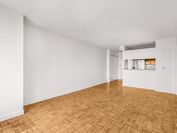 3rd image of 420 W 42nd St APT 29D