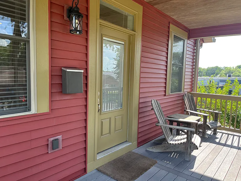 913 N Maple St — Photo 3