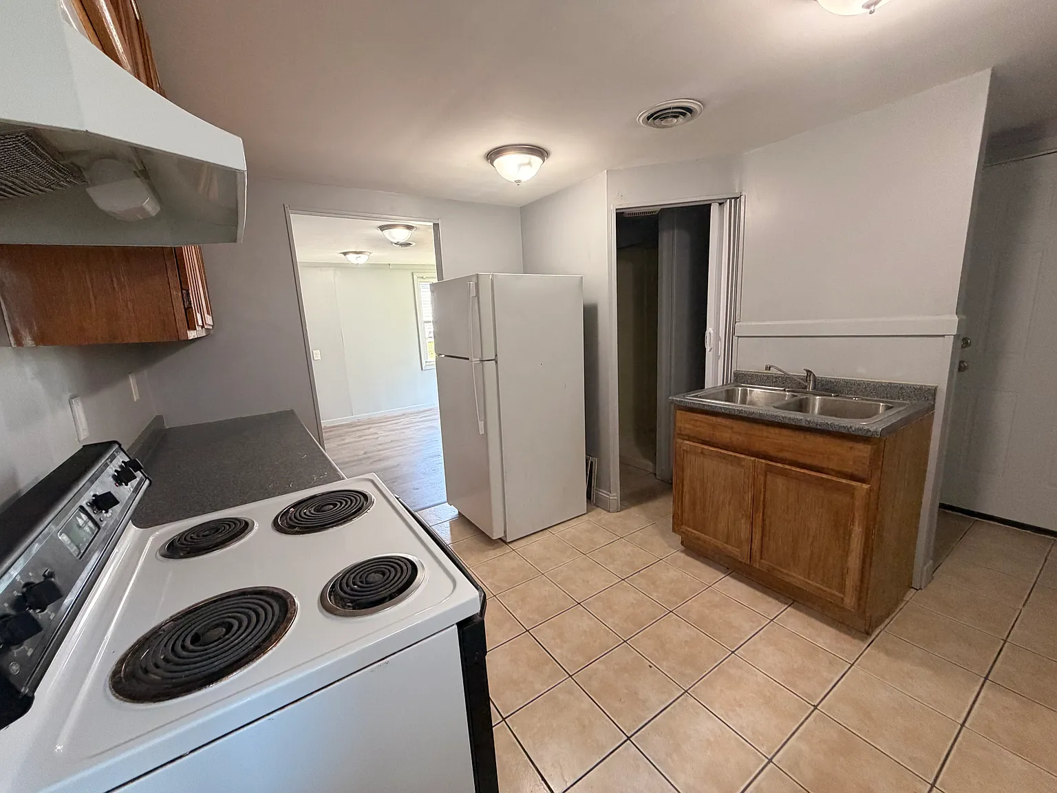 2 bed, 400 sqft, $900 — Photo 1