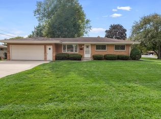 W181N8735 Shepherd Dr, Menomonee Falls, WI 53051
