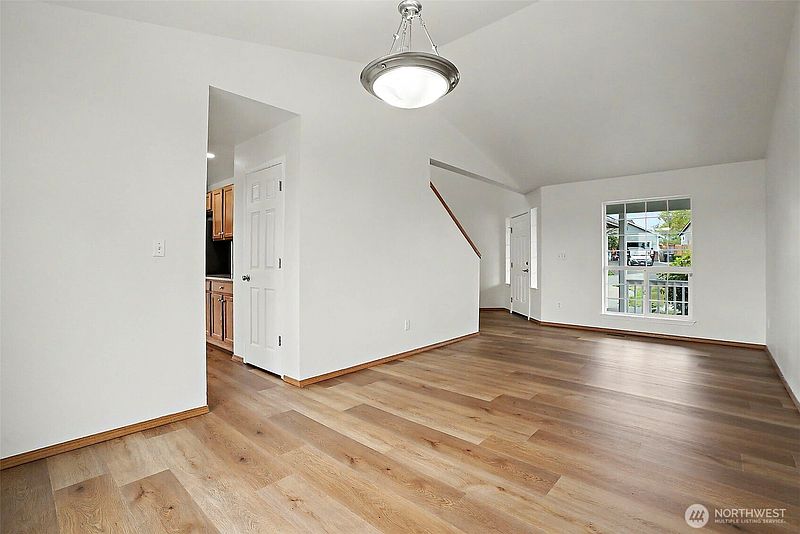 5th image of 2213 189th Street E