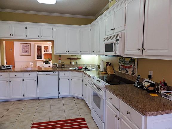 5th image of 4061 Longwood Cir