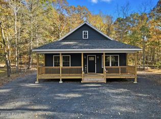 116 Quail Ct, Bushkill, PA 18324