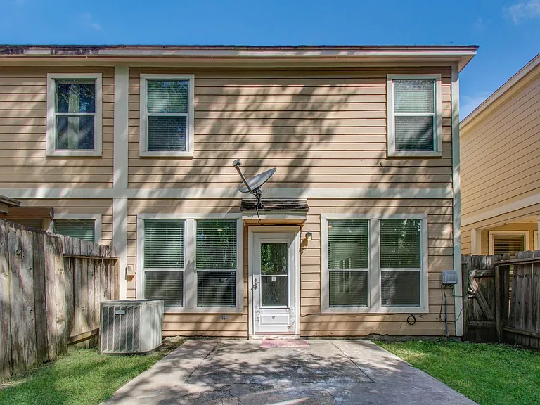 743 Hallsleigh Ln — Photo 41
