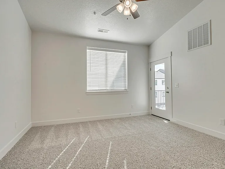 719 N 380 W — Photo 5