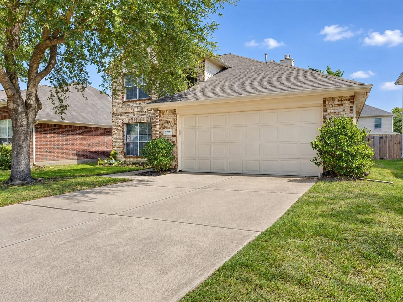 4 bed, 2.5 bath, 2174 sqft, $2,550 — Photo 3