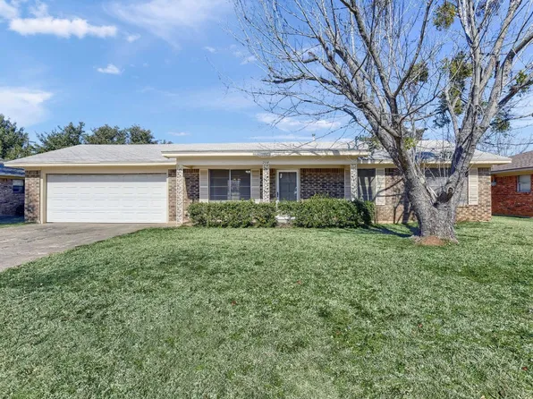 208 Texoma Dr, Whitesboro, TX 76273