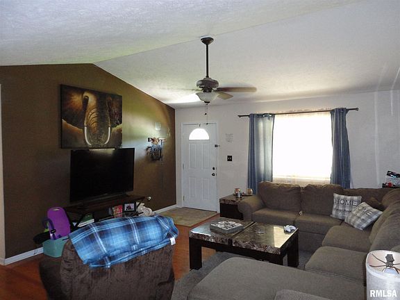 2nd image of 810 Farris St