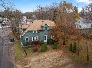16 Powhatan St, Warwick, RI 02889