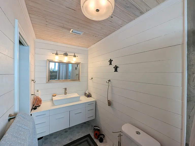 230 Robert Ct — Photo 14