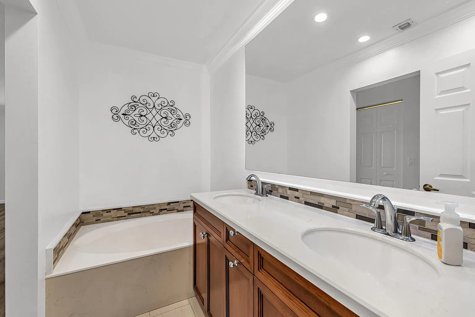 3 bed, 1623 sqft, $4,800 — Photo 4