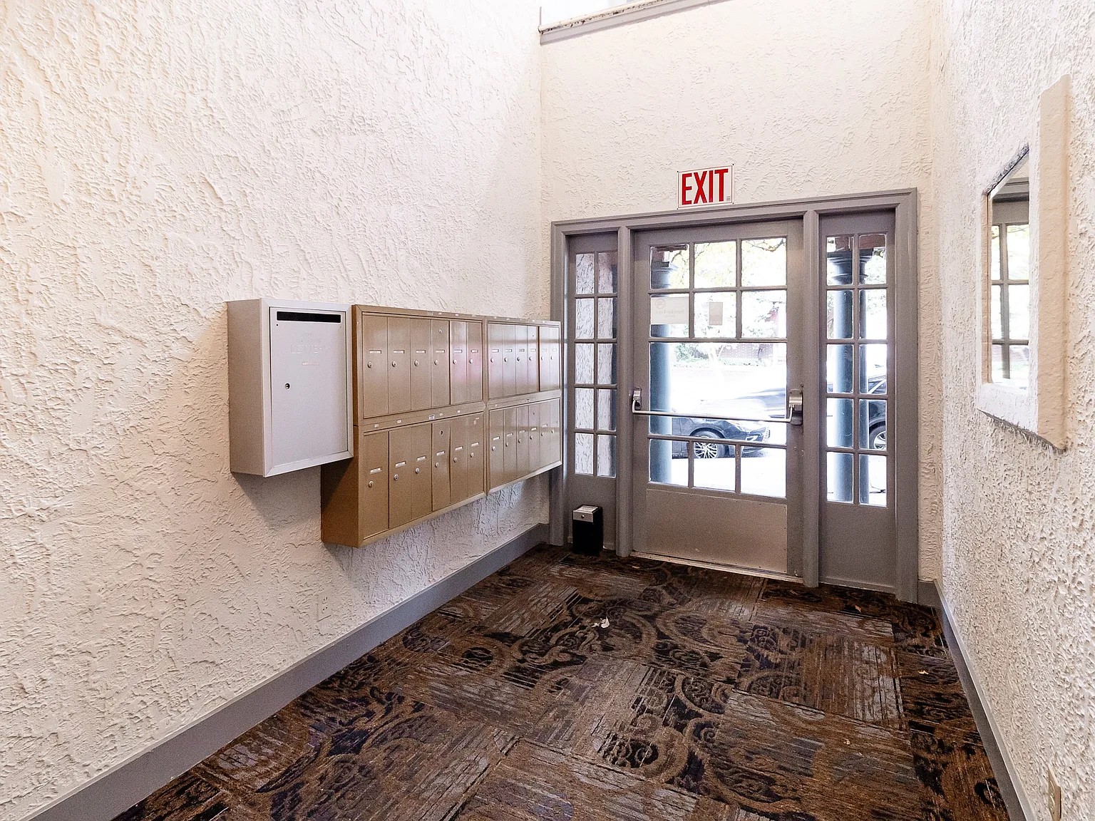Charmain Apartments — Photo 3