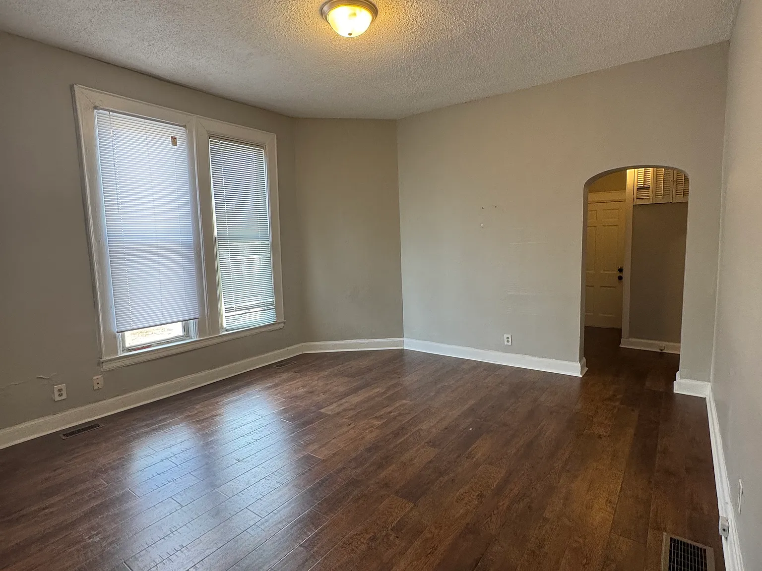 599 Oak St — Photo 4