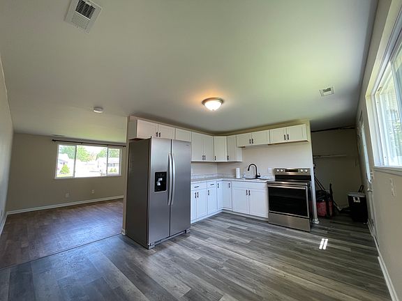 4th image of 19 Valley Park Dr