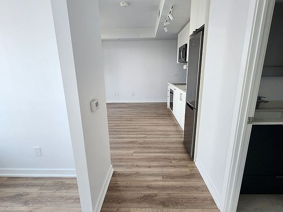 5th image of 1928 Lake Shore Blvd W #1516