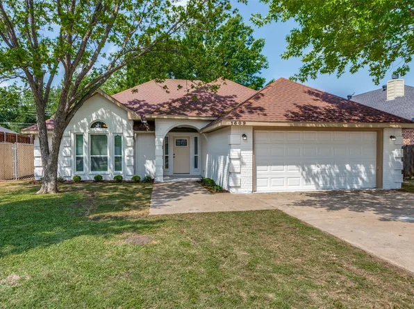 1609 Avenue B Blvd, Grand Prairie, TX 75051