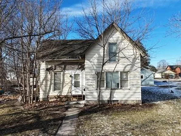 811 Summer St, Grinnell, IA 50112