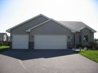 1007 Maplewood Ave SW, Isanti, MN 55040