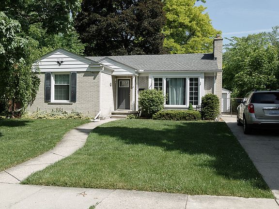 2nd image of 15842 Buckingham Ave