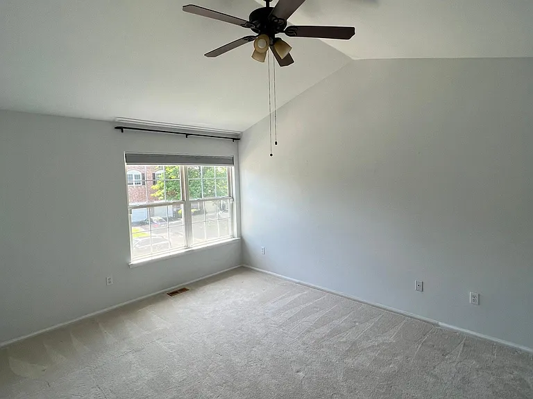 19 Tankard Ln — Photo 9