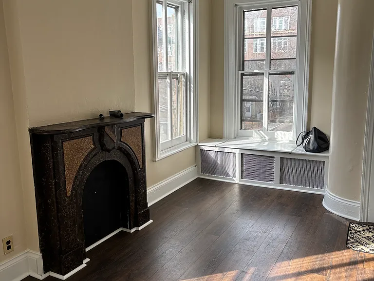 274 N Washington St — Photo 2