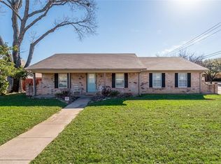 7500 Oak Ridge Dr, North Richland Hills, TX 76182