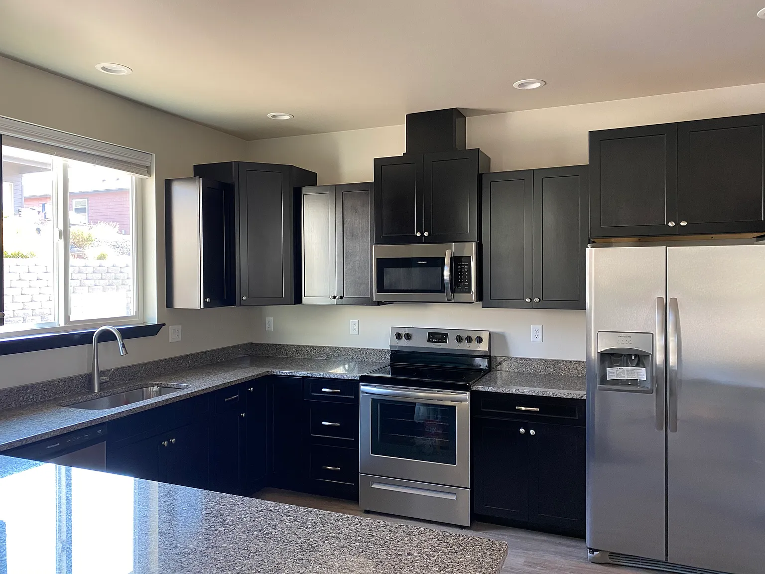 3 bed, 1618 sqft, $2,650 — Photo 2
