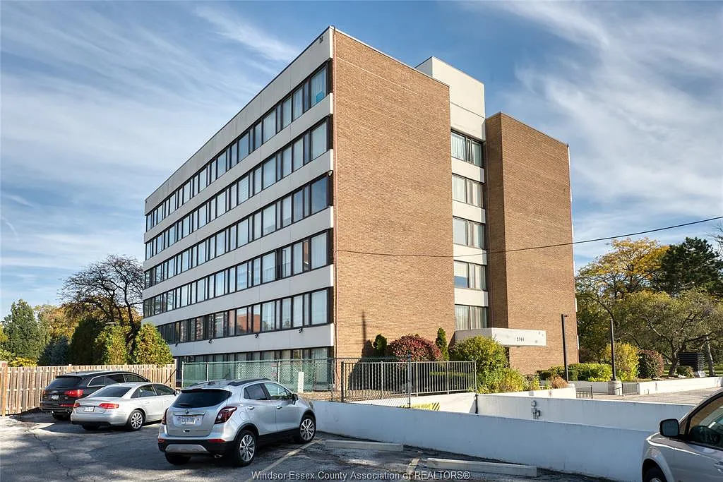 Building Photo - 2144 Pelissier St #402