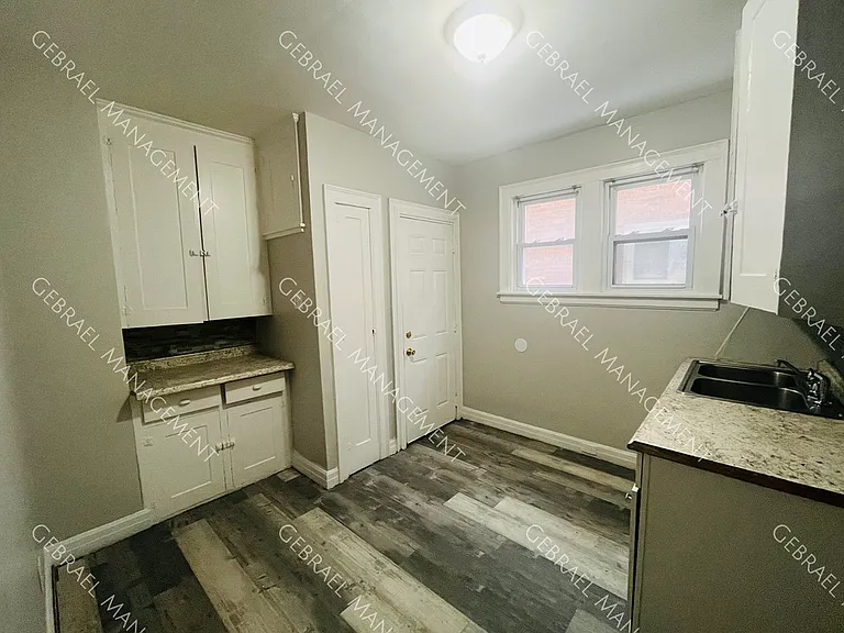 14828 Sussex St — Photo 8