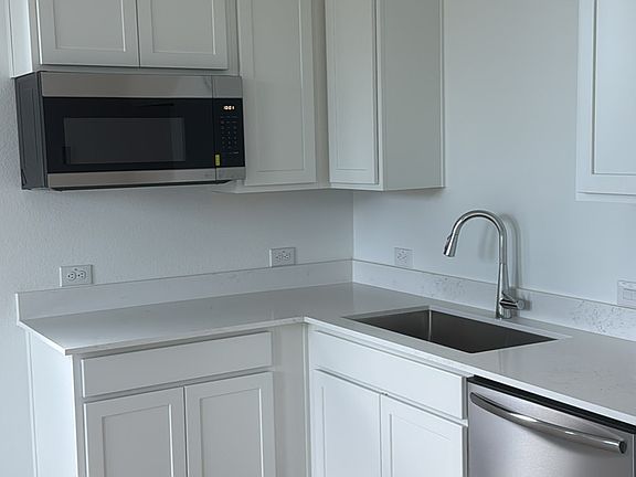 5th image of 2716 Grove Crest Dr