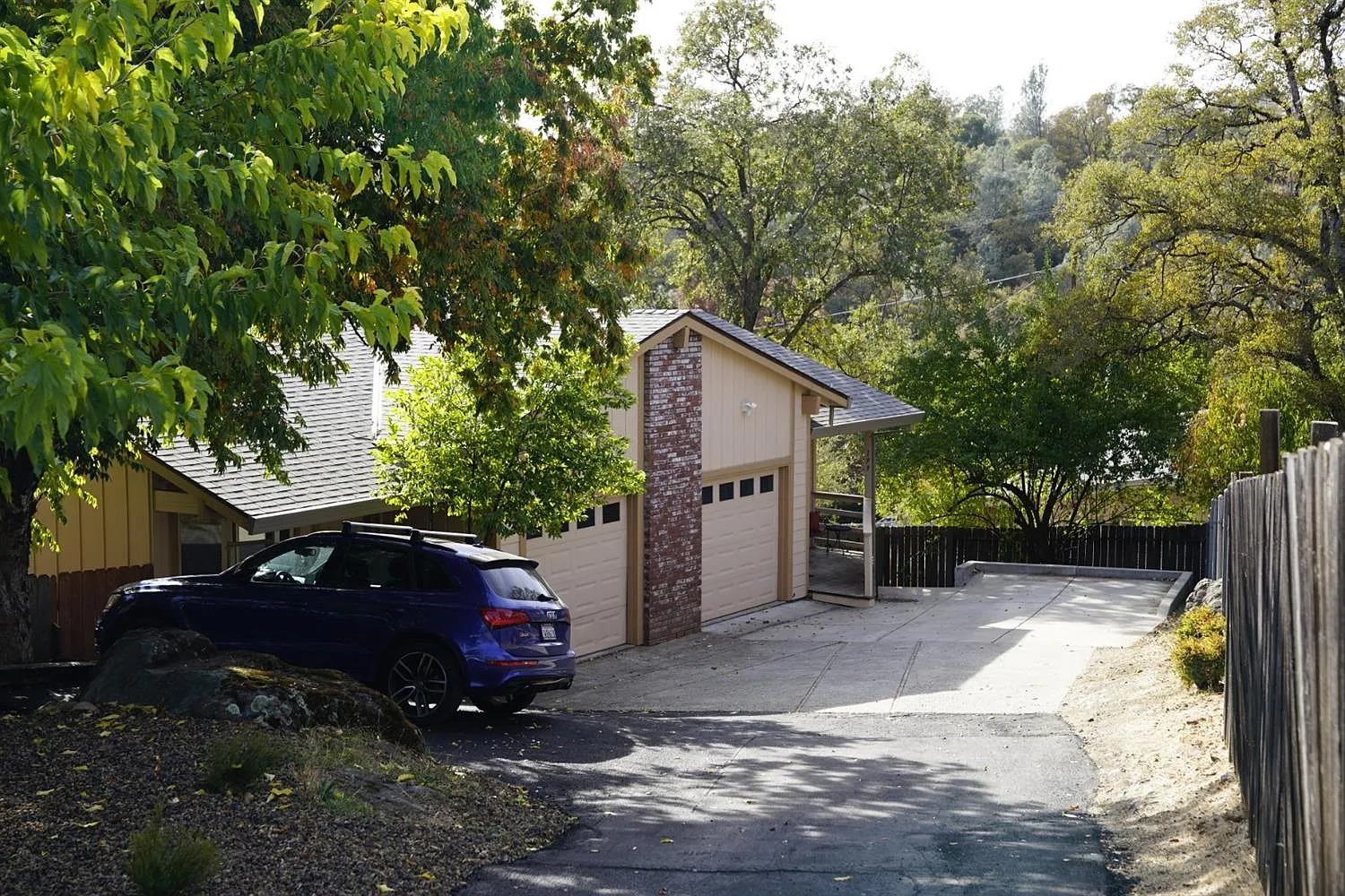 197 E Hillcrest Dr photo 1