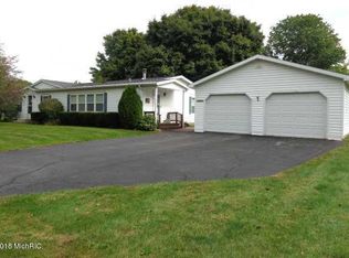 16045 Meadowview Dr, Buchanan, MI 49107