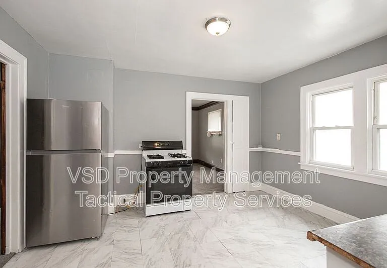 4024 E 143rd St #UP — Photo 8