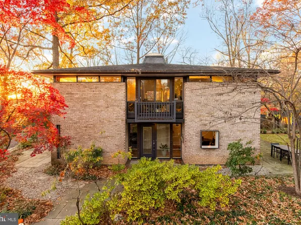 5420 Mohican Rd, Bethesda, MD 20816