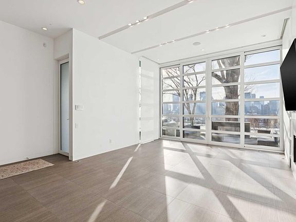 5th image of 530 Crescent Rd NW