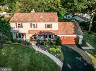 6 Bobolink Dr, Wyomissing, PA 19610