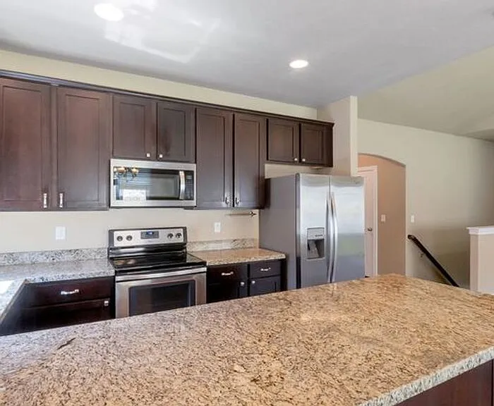 1848 W Woodview Dr — Photo 9