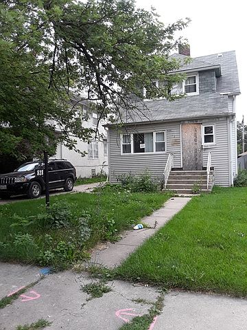 2nd image of 828 S 18th Ave