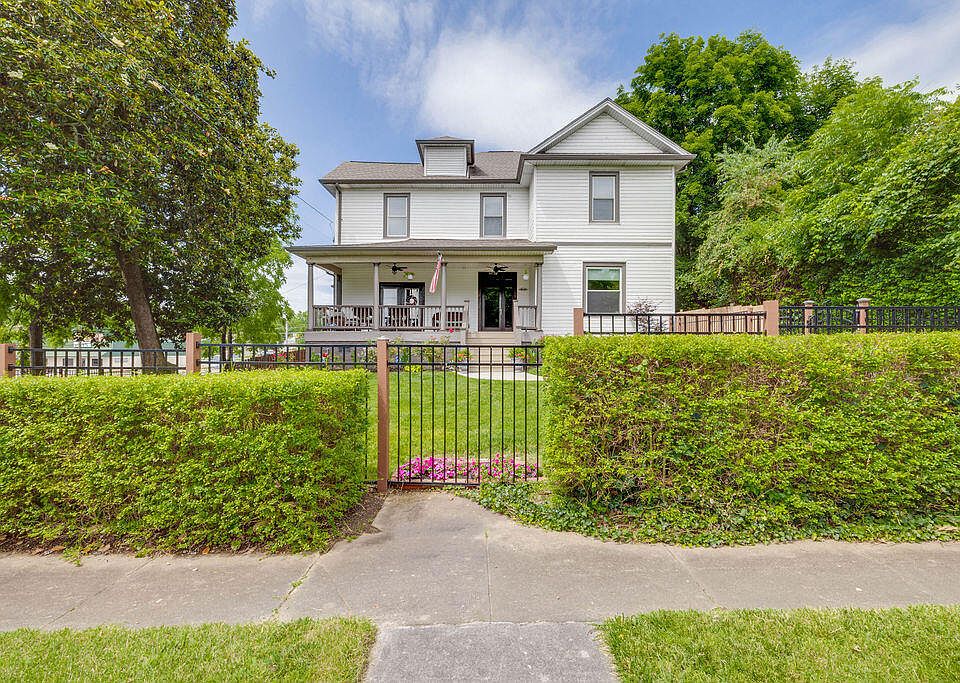 1st image of 607 Hillcrest Dr
