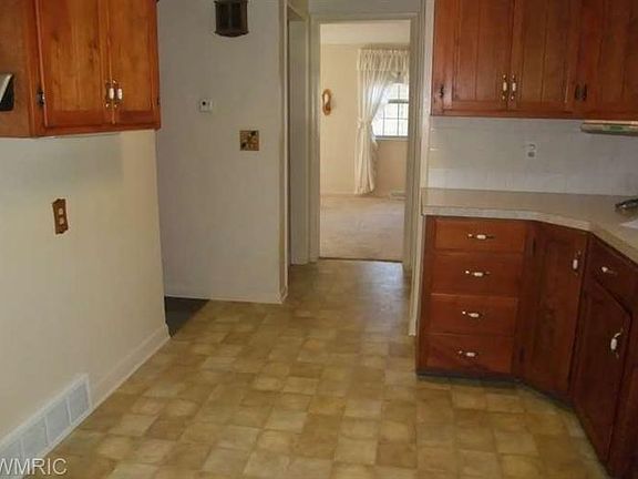 3rd image of 2242 Southwood Ave