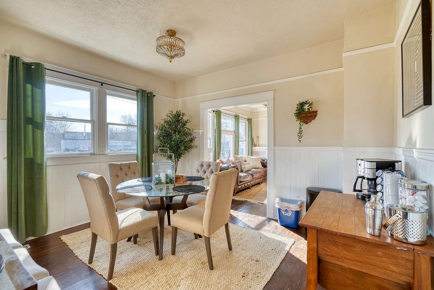 3 bed, 1.0 bath, 2012 sqft, $5,254 — Photo 3