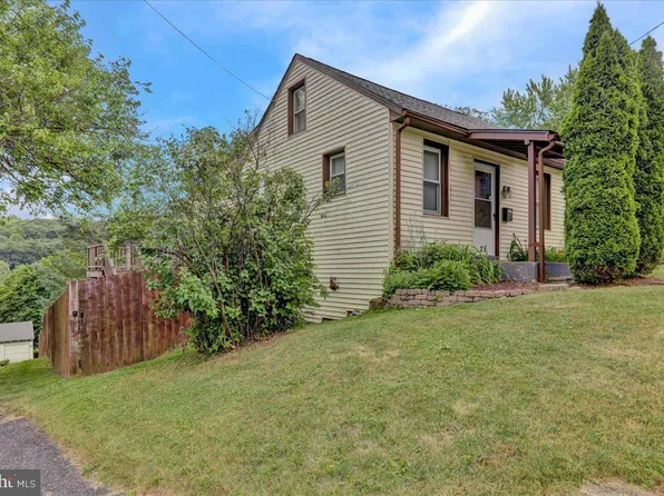 25 Spruce St, Mohnton, PA 19540