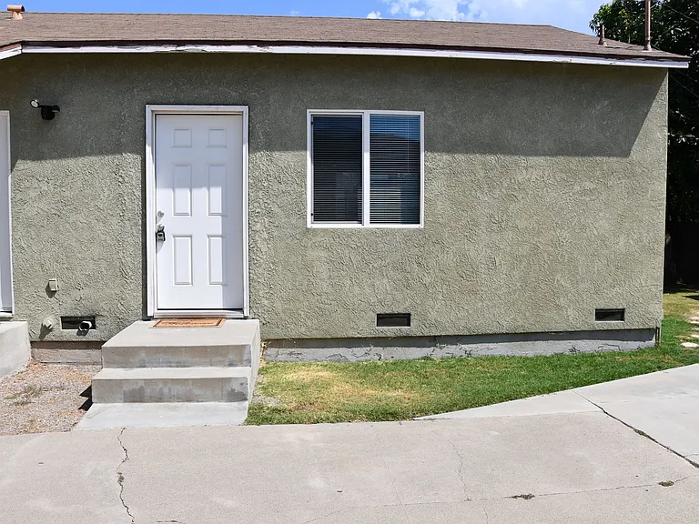 155 N Bitterbush St #B — Photo 3