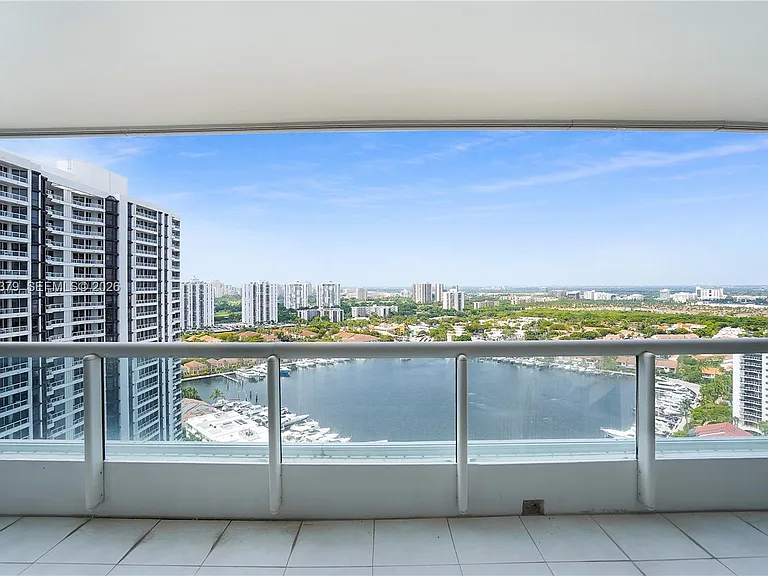 21205 Yacht Club Dr #2604 — Photo 9