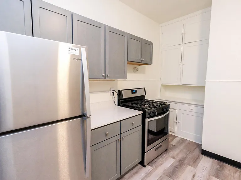 Pleasant Avenue Apartments — Photo 14