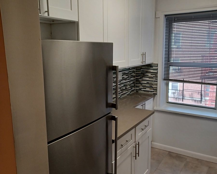 2nd image of 5400 Netherland Ave #B33