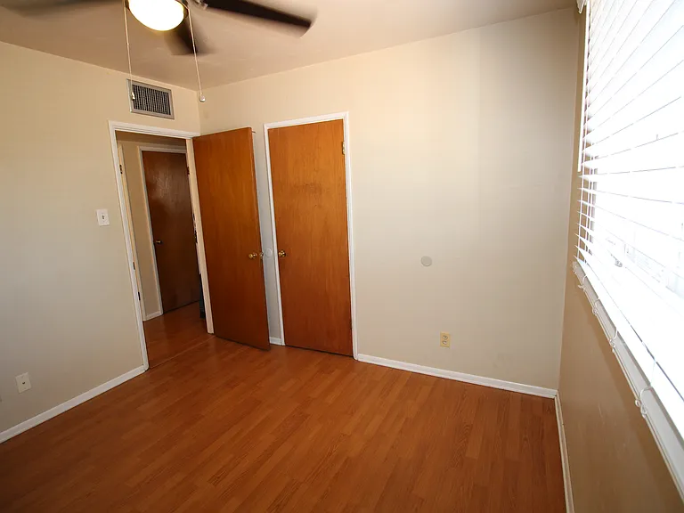 1023 W 18th St — Photo 17